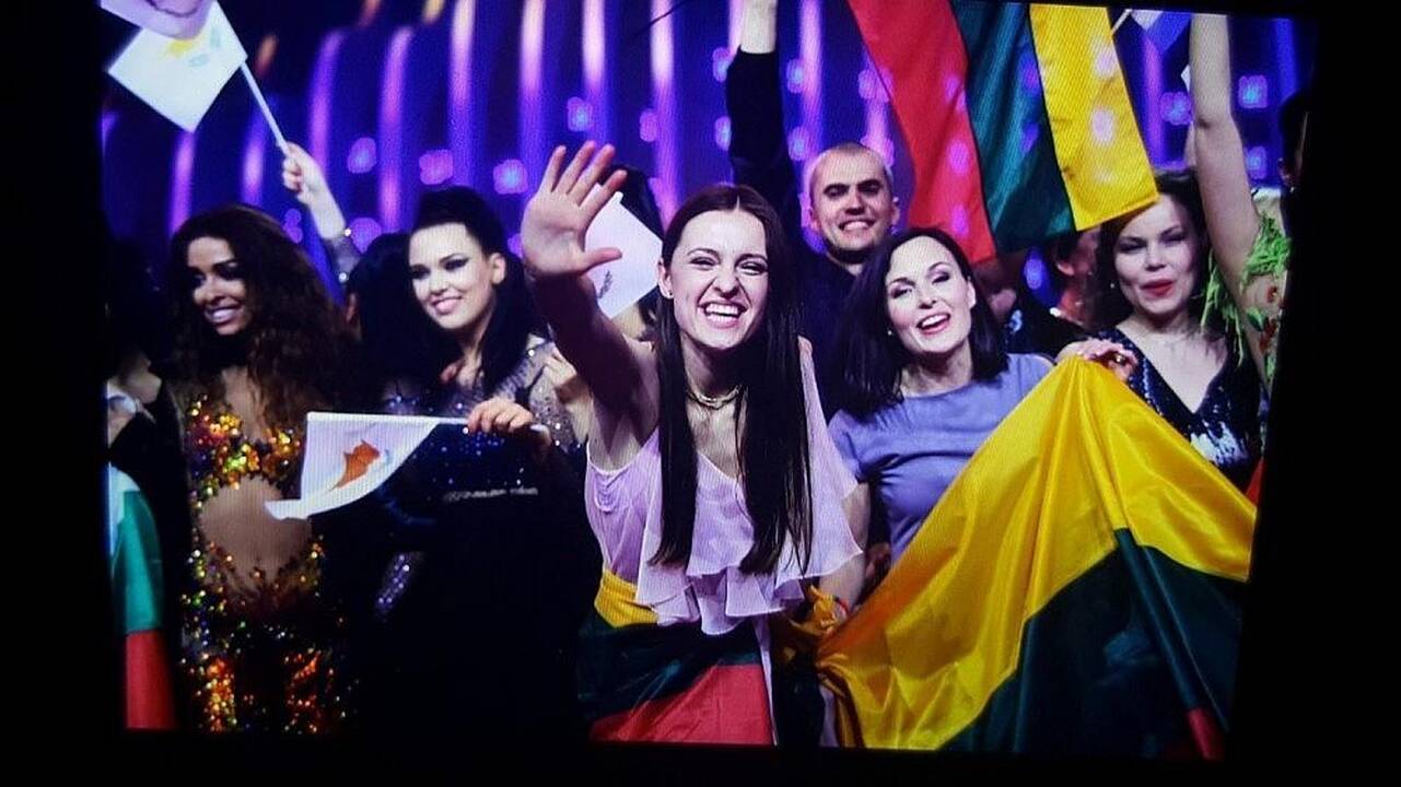 Ieva Zasimauskaitė (viduryje)