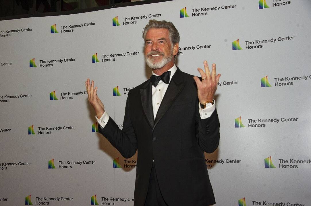  Pierce Brosnan