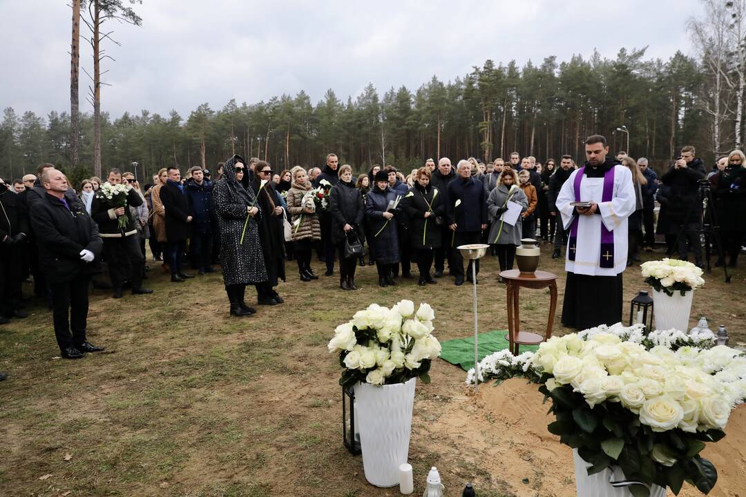 V. Cololo atgulė amžinojo poilsio
