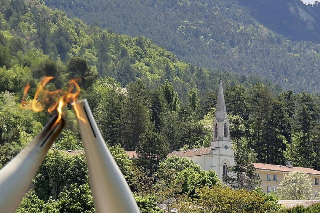 Prancūzijoje deglo estafetėje pirmą kartą nepavyko uždegti olimpinės liepsnos