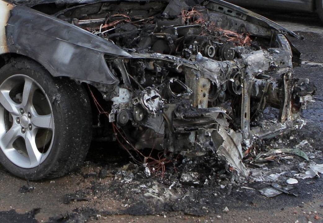 Pakaunėje siaučia automobilių padegėjas? 