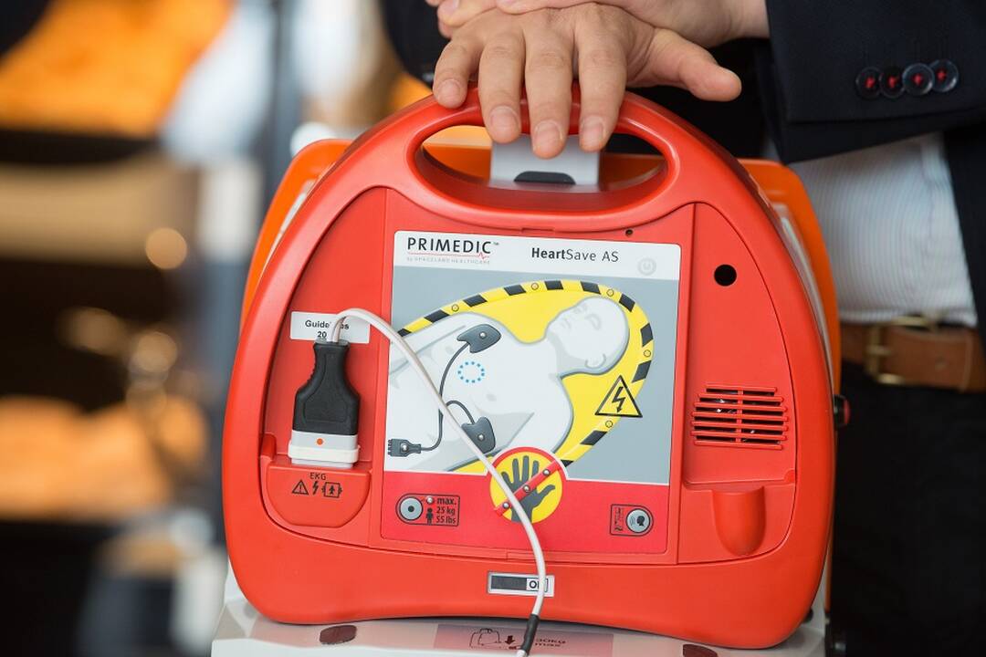 Pirkėją ištiko priepuolis ir klinikinė mirtis: vyro gyvybę išgelbėjo parduotuvės darbuotojai