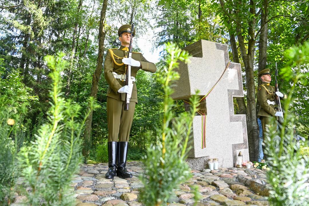 G. Nausėda dalyvavo J. Lukšos-Daumanto 70-ųjų žūties metinių minėjime 