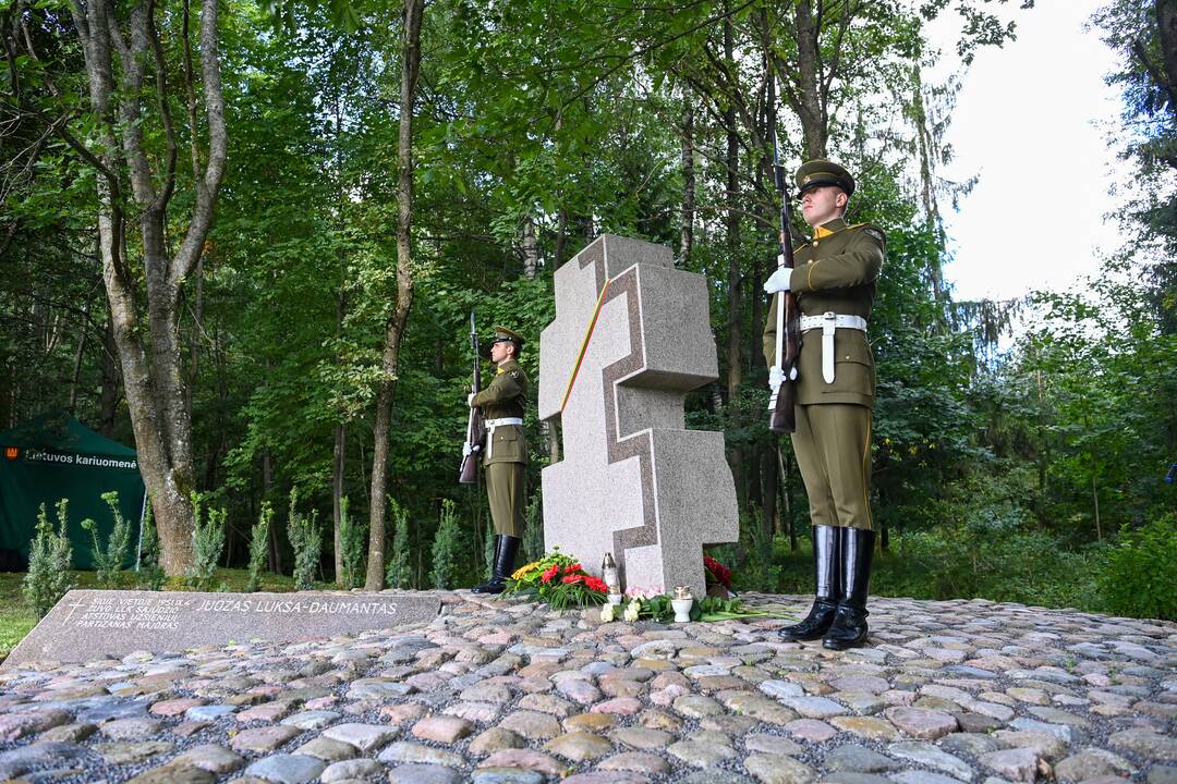 G. Nausėda dalyvavo J. Lukšos-Daumanto 70-ųjų žūties metinių minėjime 