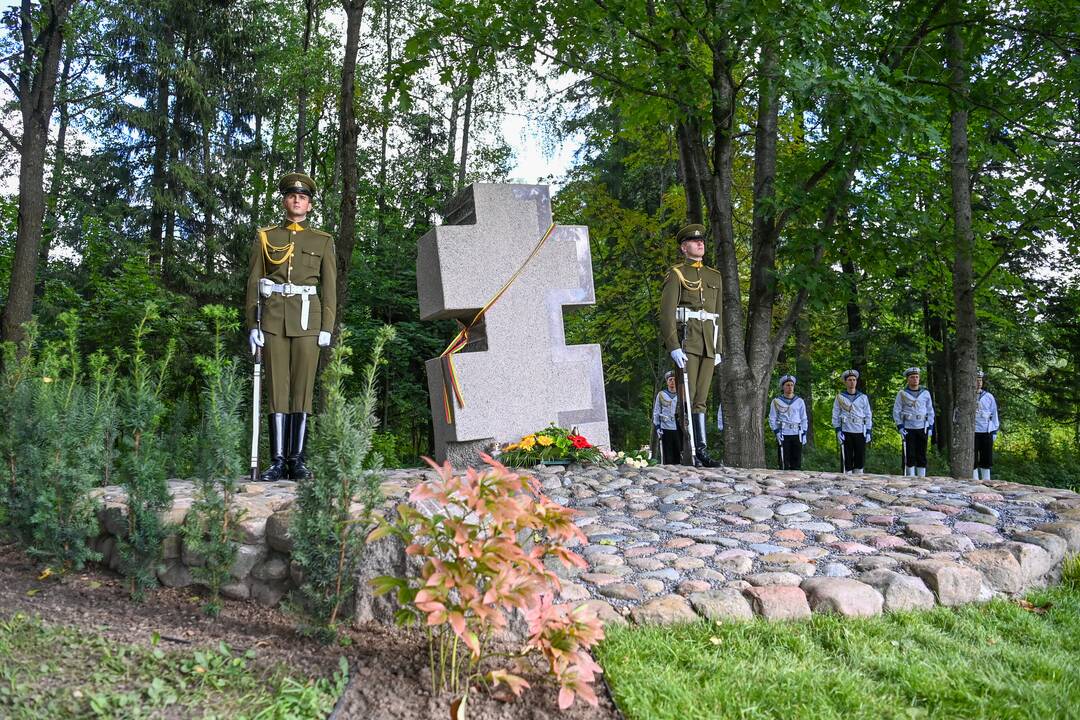 G. Nausėda dalyvavo J. Lukšos-Daumanto 70-ųjų žūties metinių minėjime 