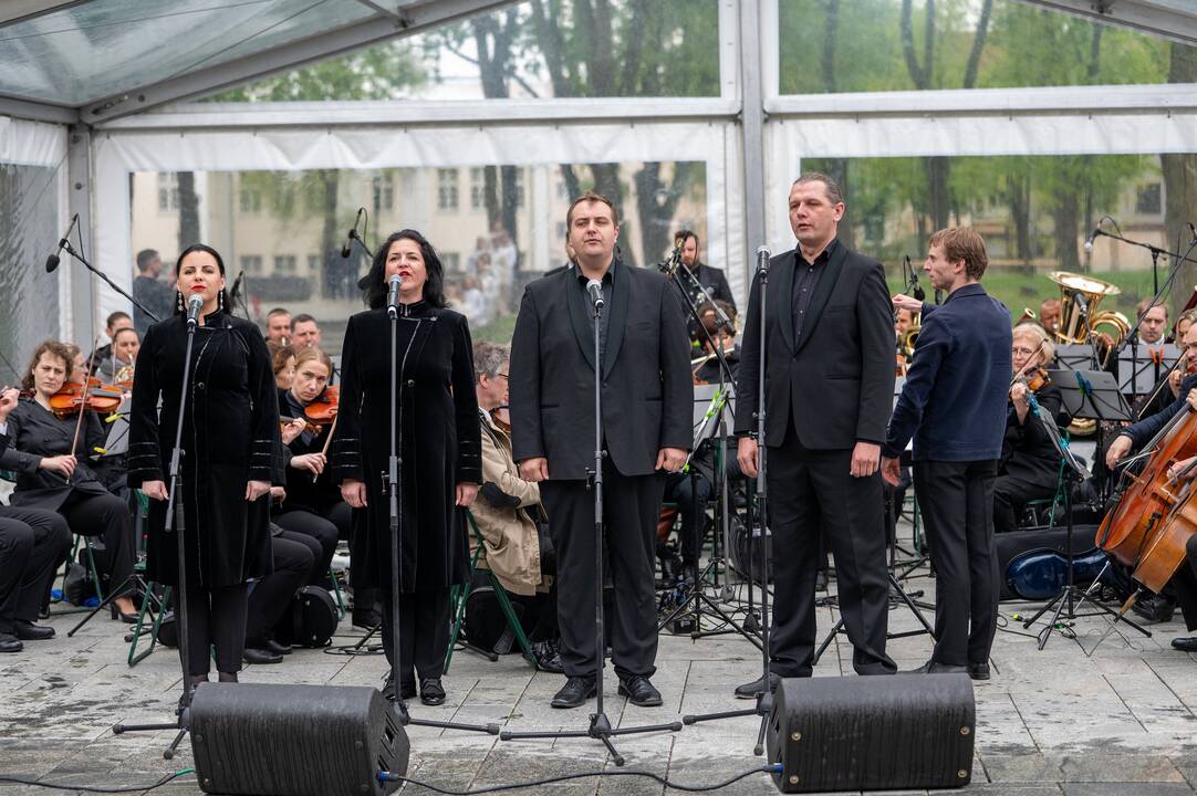 Kaune minimos 50-osios R. Kalantos susideginimo metinės