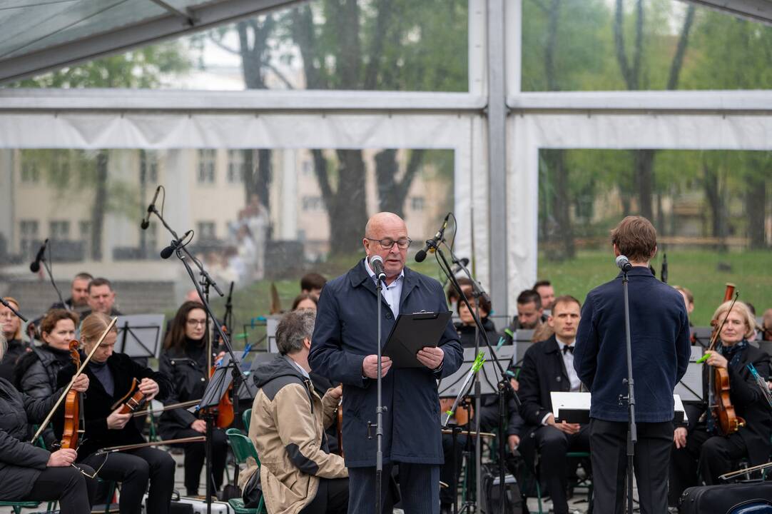 Kaune minimos 50-osios R. Kalantos susideginimo metinės