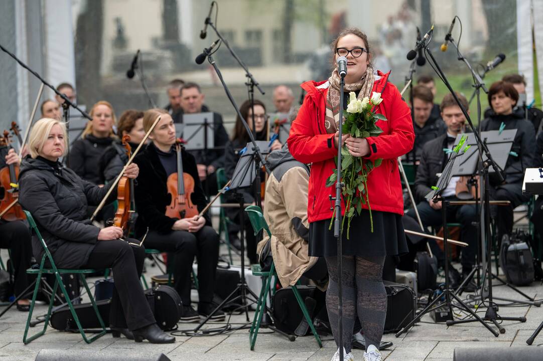 Kaune minimos 50-osios R. Kalantos susideginimo metinės