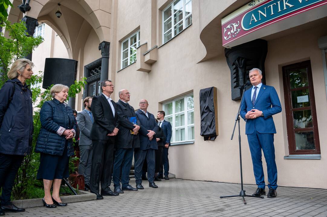 Prie V. Staniulio knygyno atidengta atminimo lenta
