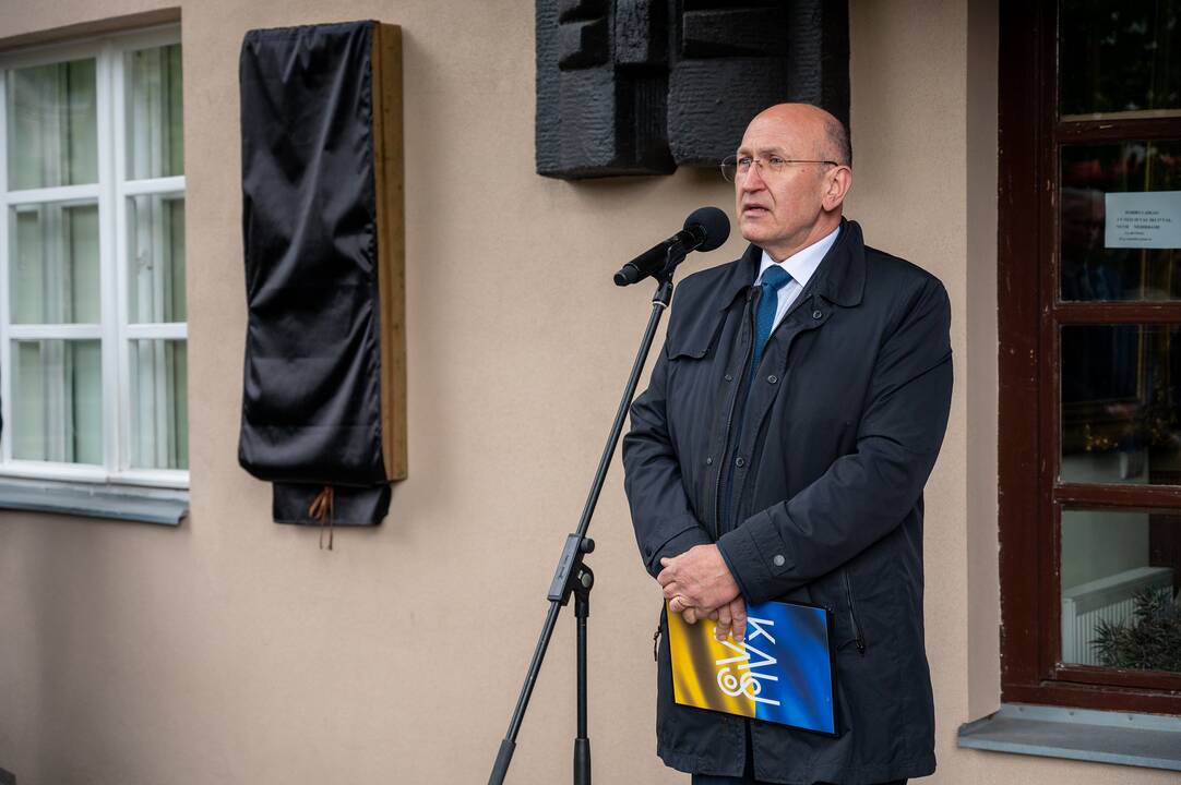 Prie V. Staniulio knygyno atidengta atminimo lenta