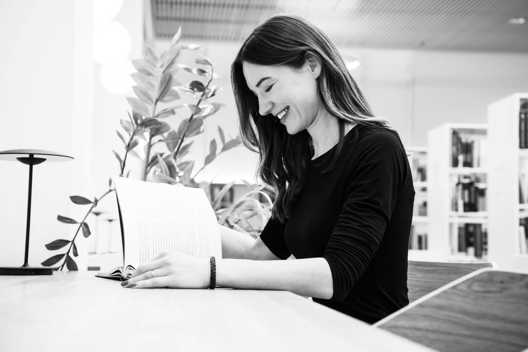 Išbandė: interjerą kūrusi L. Čijunskaitė pati įsitikino, kad dabar būti „Ąžuolyno“ bibliotekos skaitytoju, – patogu ir gera.