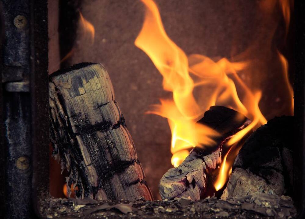 Kaune kurdamos židinį apdegė dvi merginos