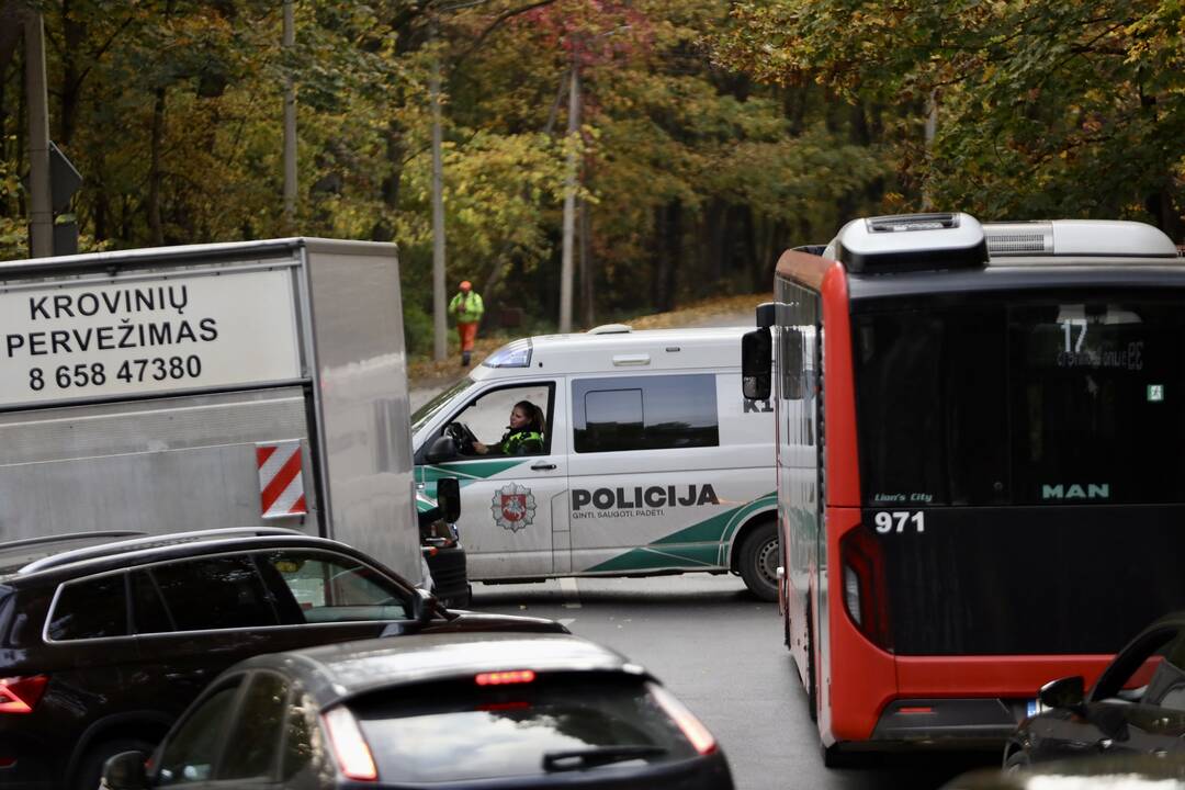 Romainiuose – baisi motociklo ir paspirtuko avarija