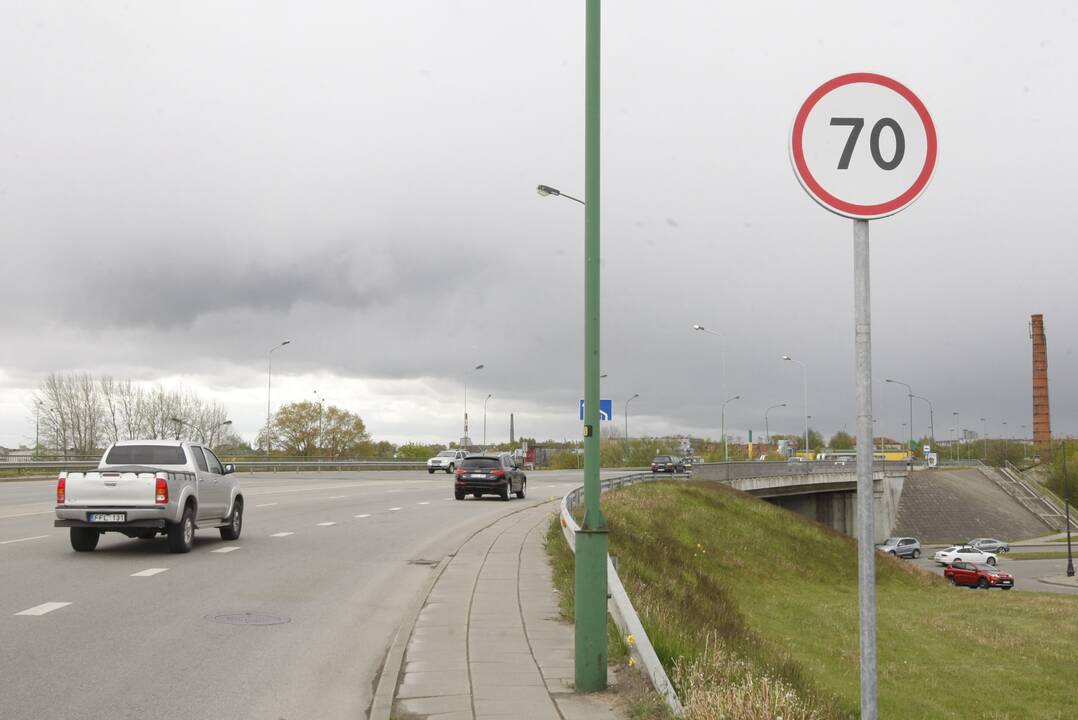 Pokyčiai: nuo šeštadienio Mokyklos gatve leistinas 70 km/val. greitis.