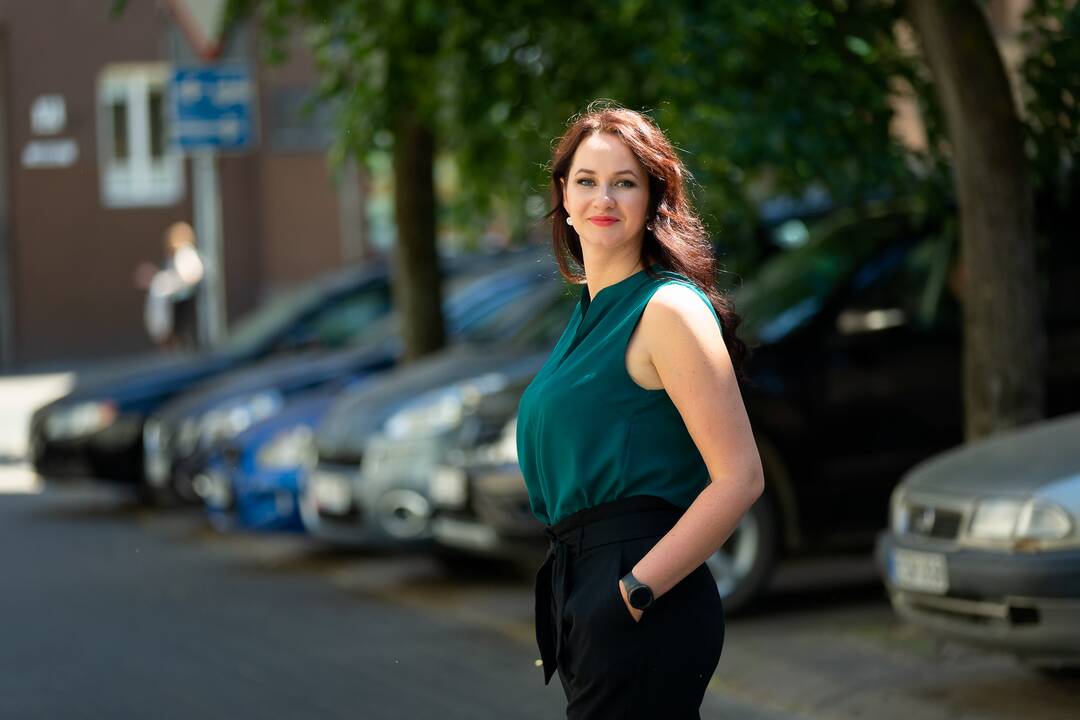 Stebina: nors viešai skelbta, kad servisai ir kitos įstaigos specialistų neatleido, dabar pastebimi skelbimai, kad ieškoma naujų darbuotojų.