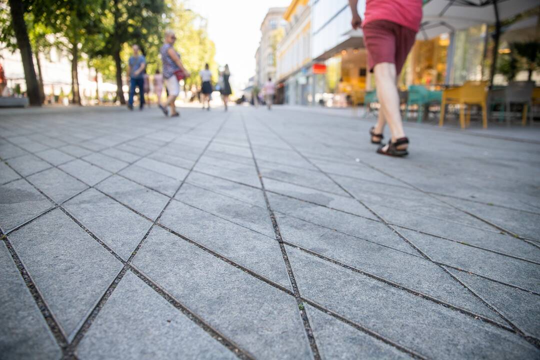 Nešvarus Laisvės alėjos grindinys