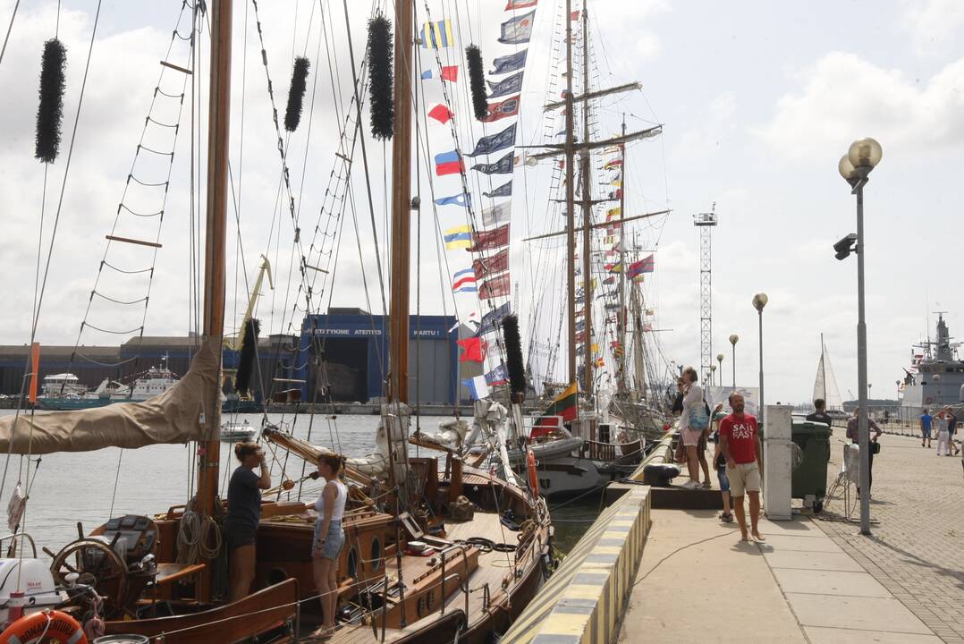 Regata pasiekė Klaipėdą: burlaiviai – įspūdingi