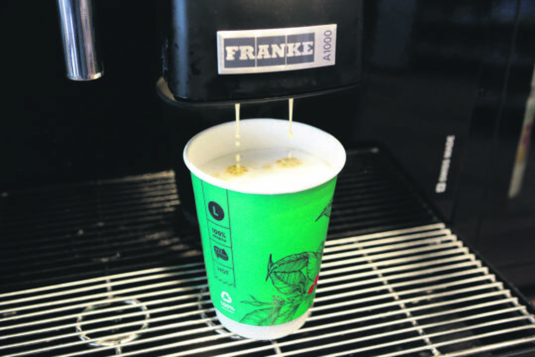 Jauki prekybos erdvė kiekvieną klientą pasitinka prekių įvairove, kvapnios kavos ir šviežiai keptų kruasanų aromatais. 