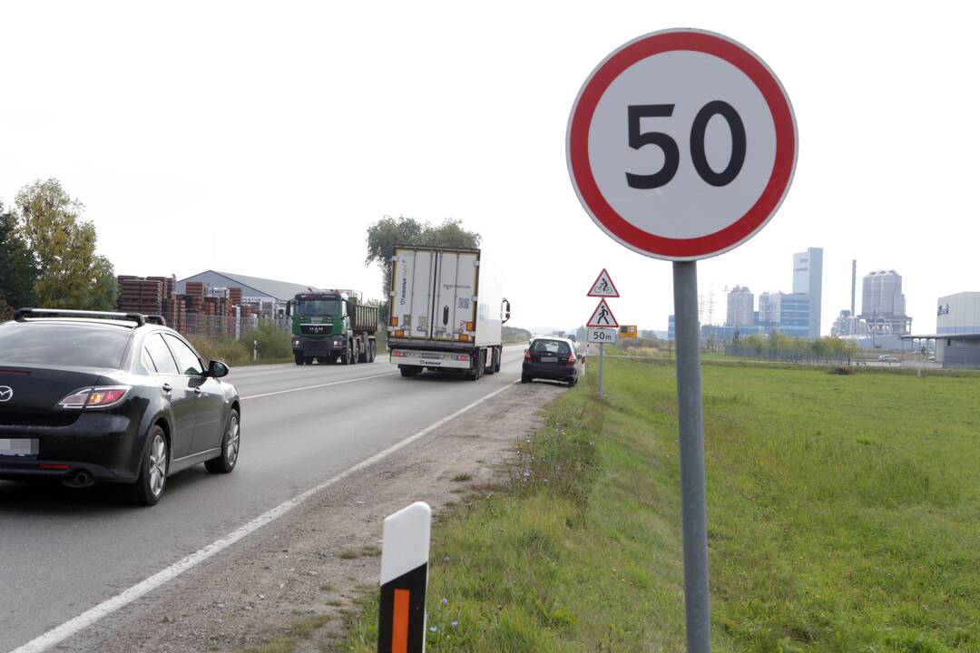 Paradoksas: nors ženklas leido važiuoti 70 kilometrų per valandą, greičio matuoklis fiksavo visus, kurie viršijo 50 km/val.