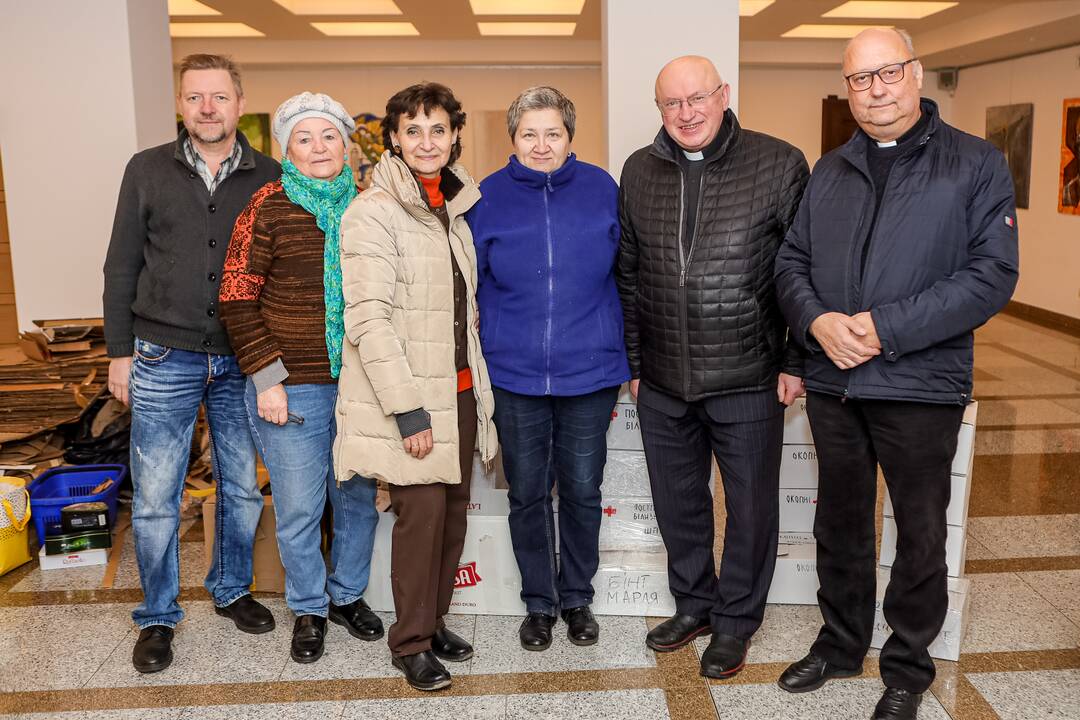Savanoriai: žvakių kaskart pagaminama tiek, kiek ir kokio miklumo sulaukia padėjėjų.