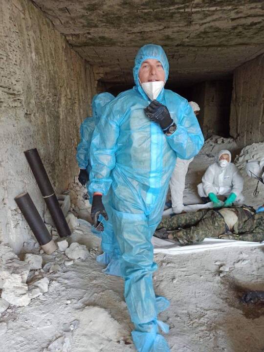 Darbas: A. Babičius dabar dirba išvaduotuose Ukrainos rajonuose ir užsiima žuvusių ukrainiečių ir rusų karių evakuacija.