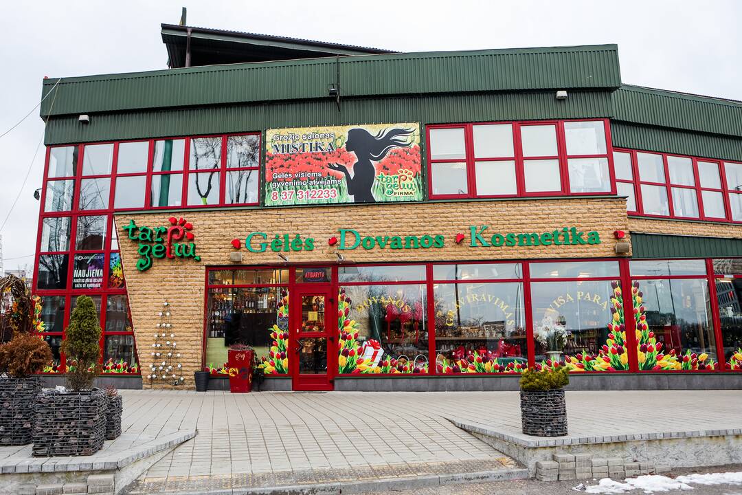 „Lietuviai mėgsta orchidėjas. Šios egzotiškos nuostabaus grožio gėlės paprastai dovanojamos mylimiausiems žmonėms“, – sako salono „Tarp gėlių“ komercijos vadovas A. Gaidys. 