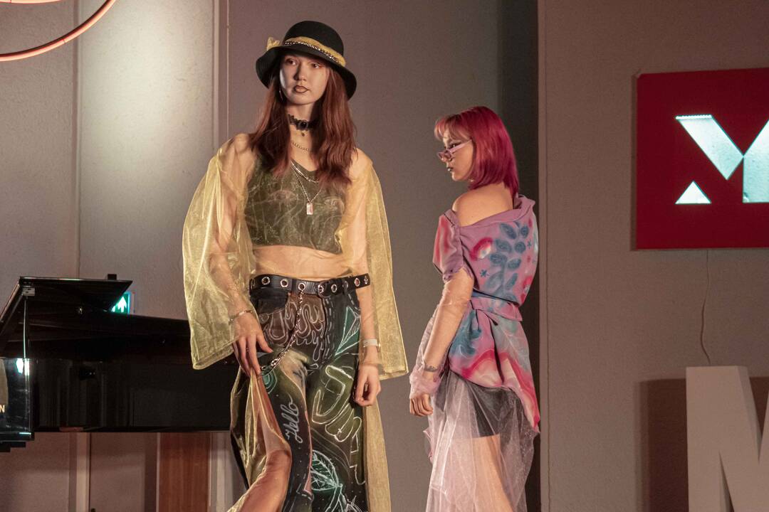 Gausa: Klaipėdos E. Balsio menų gimnazijoje vykusiame mados festivalyje dalyviai ir žiūrovai galėjo pamatyti net 13 įvairių mados kolekcijų.