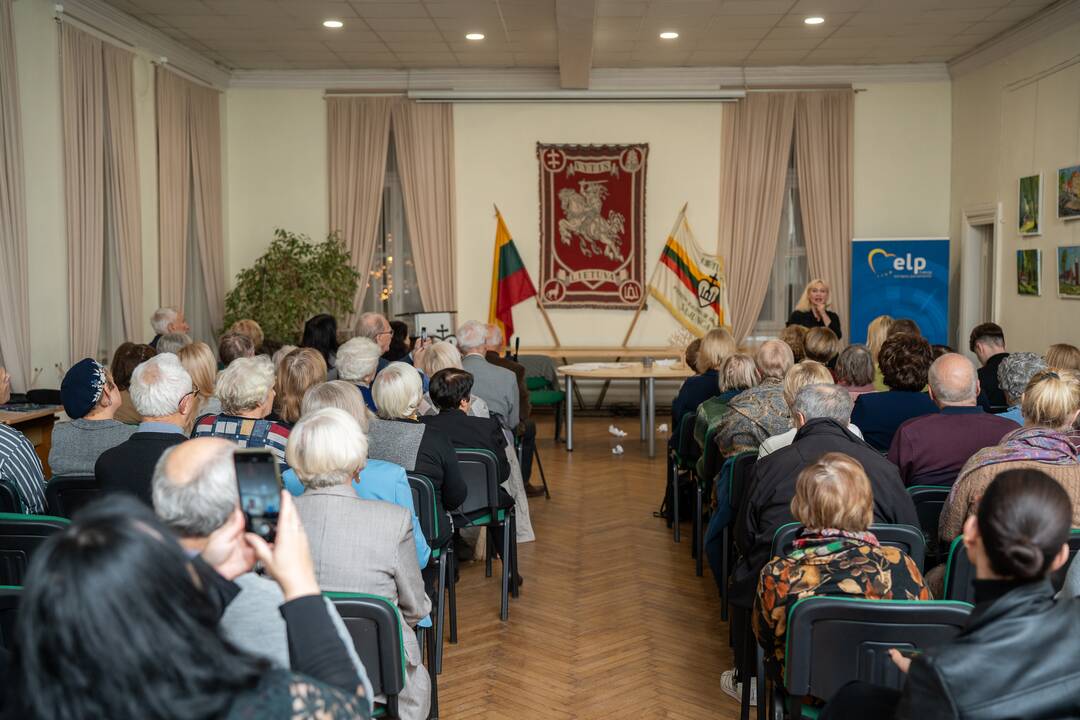 Išskirtinis: E. Koriznaitė džiaugėsi, kad spektaklis „Meduoliais kvepiančios seklyčios“ kitaip prabilo apie tremtį.
