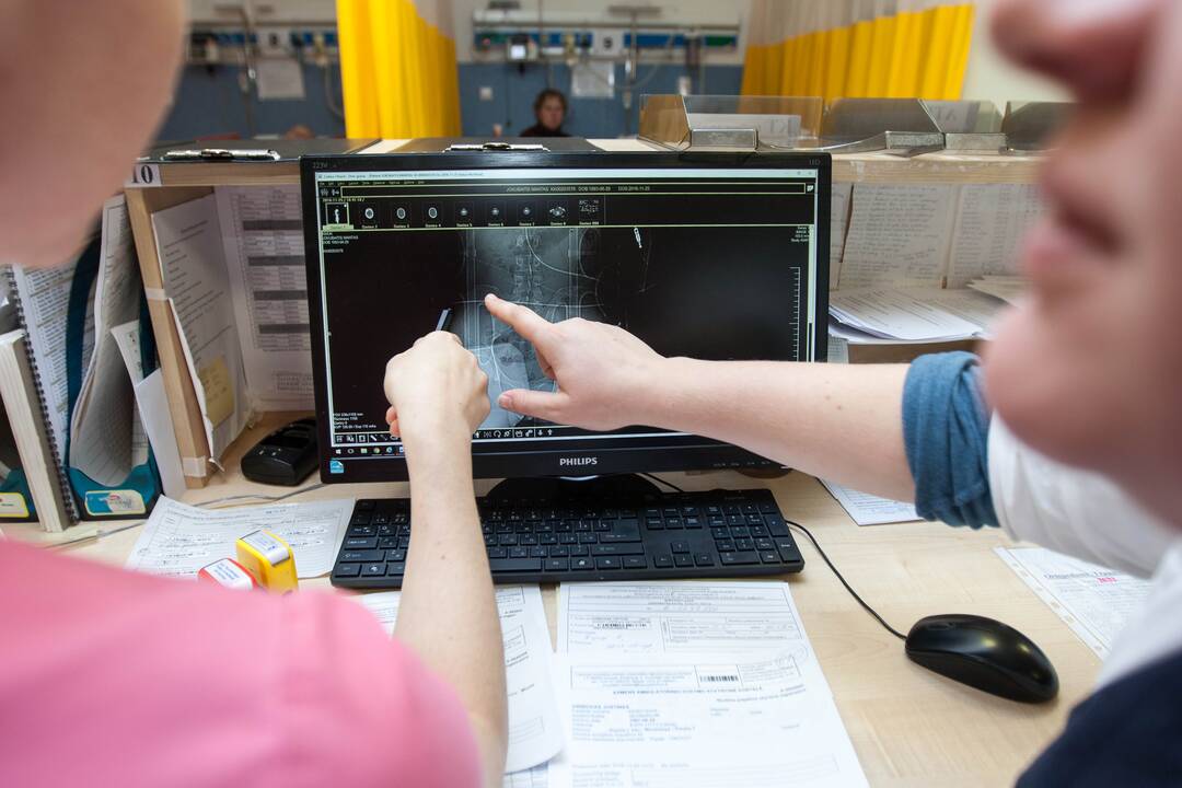 Konkurentai: galimybės dirbti gydytojo darbą po šešerių metų studijų – labai ribotos, todėl daugelis po šių studijų stoja į rezidentūrą, taip susidaro konkurencija.
