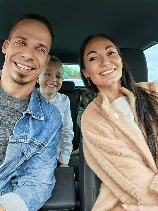 Gebėjimas: charizmatiškoji trijulė – Karina, Jeronimas ir Majus – būdama kartu moka džiaugtis ir mėgautis gyvenimu. 