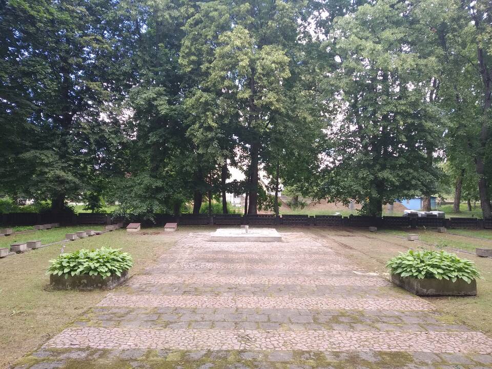Gargžduose nugriautas sovietinis paminklas