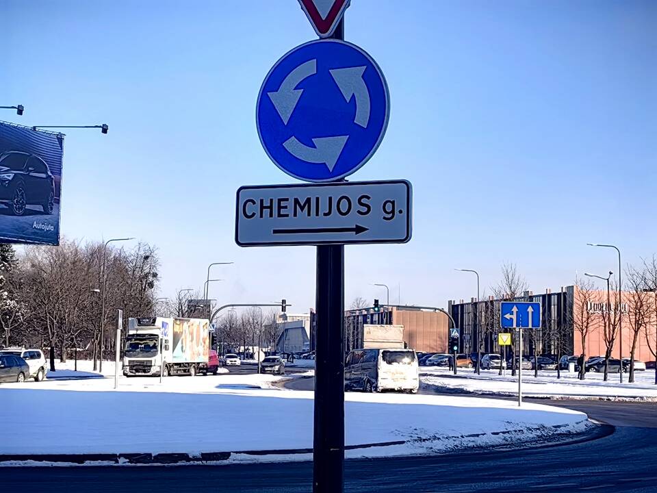 Kaune dingusios mergaitės paieškos ir vietovės