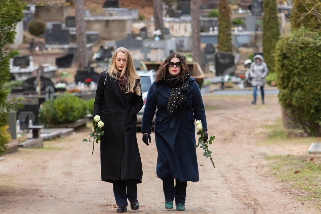 A. Jagelavičiūtės laidotuvės Karmėlavos kapinėse