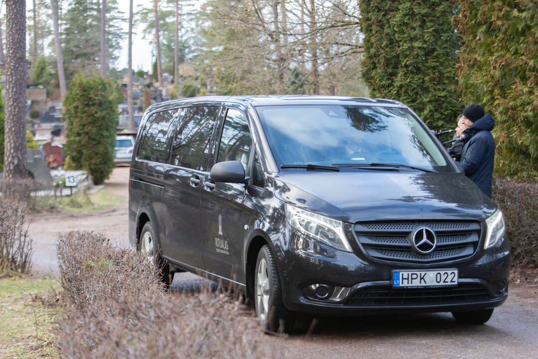 A. Jagelavičiūtės laidotuvės Karmėlavos kapinėse