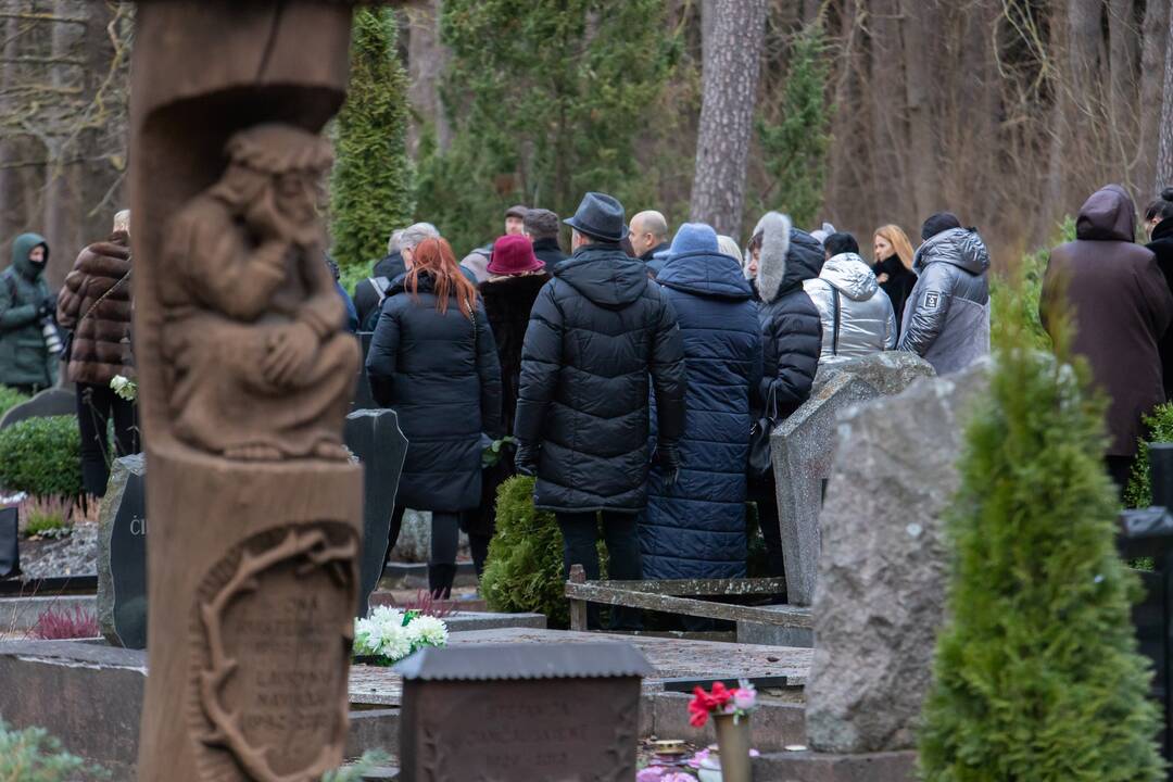 A. Jagelavičiūtės laidotuvės Karmėlavos kapinėse