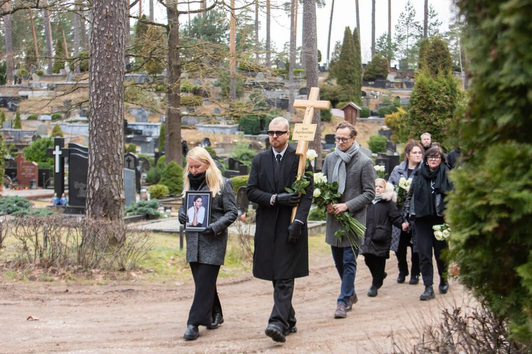 A. Jagelavičiūtės laidotuvės Karmėlavos kapinėse