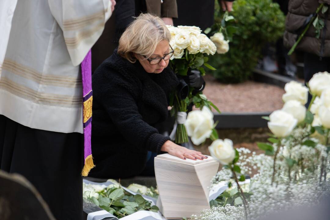 A. Jagelavičiūtės laidotuvės Karmėlavos kapinėse