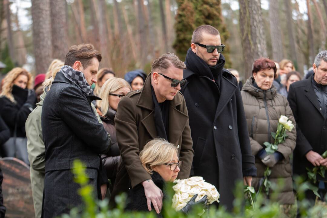A. Jagelavičiūtės laidotuvės Karmėlavos kapinėse
