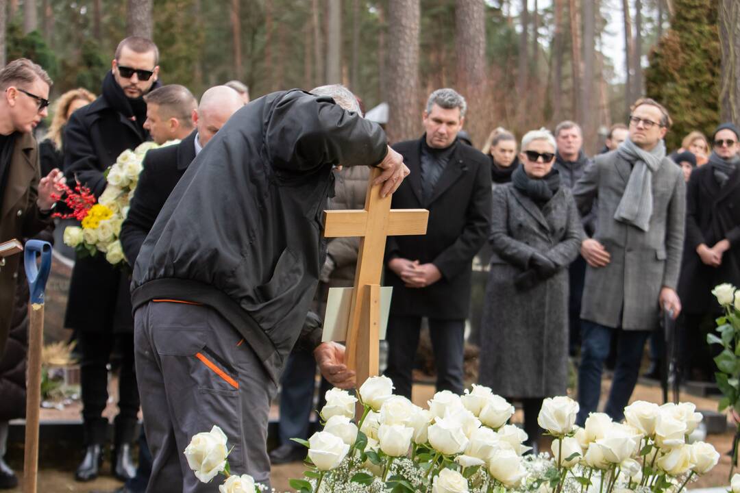 A. Jagelavičiūtės laidotuvės Karmėlavos kapinėse