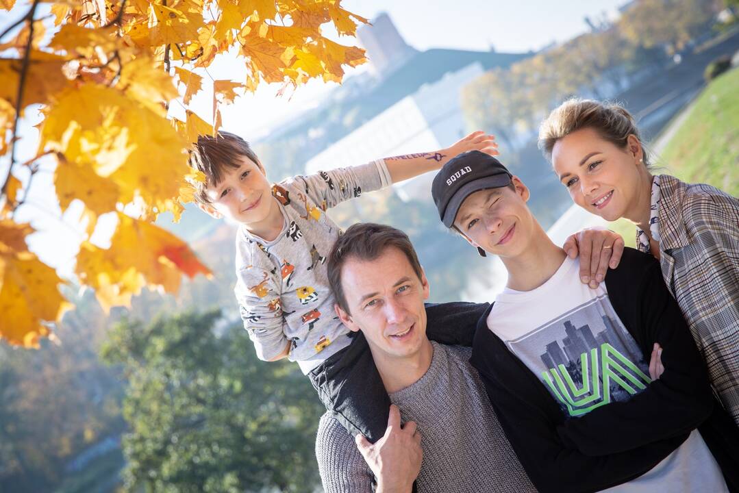 Vytautas Kernagis su žmona Rima ir vaikais