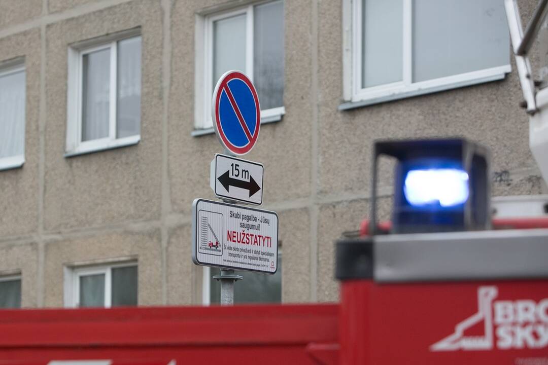 Kauno rajone degė daugiabutis, evakuoti penki žmonės