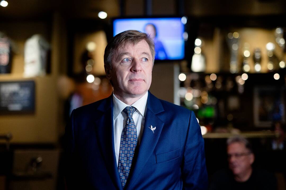 „Valstiečiai“ nesulaukė žinios iš socialdemokratų: R. Karbauskis žada nesitraukti iš politikos