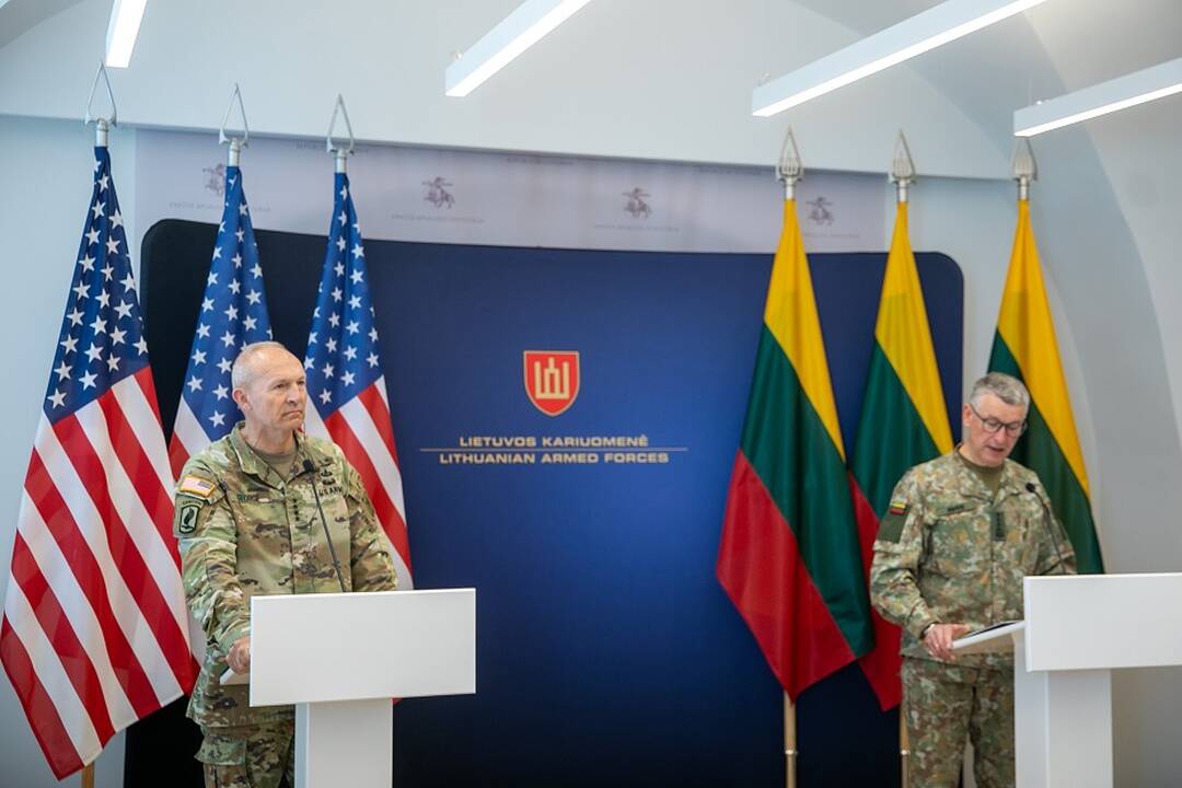 Randy A. George (kairėje) ir Valdemaras Rupšys