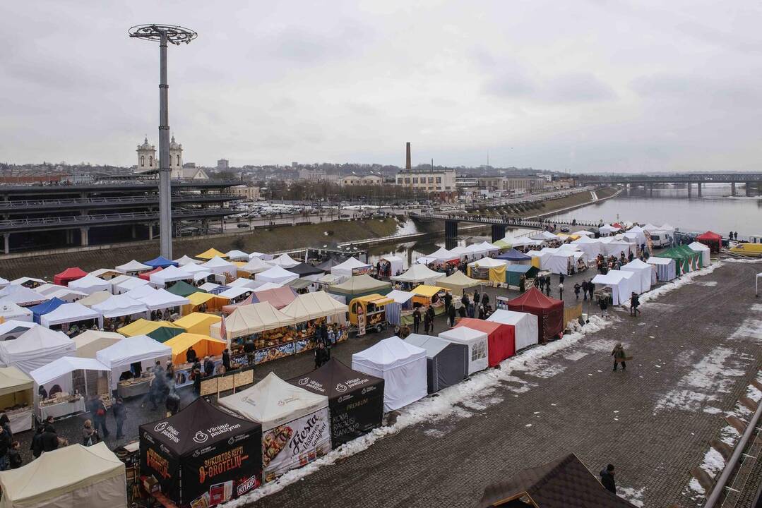 Liveta Kazlauskienė (kairėje), Ingrida Kazlauskaitė, Gerda Žemaitė