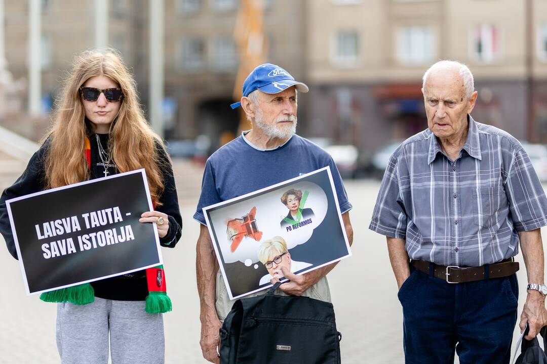 Protestas dėl Lietuvos gyventojų genocido ir rezistencijos tyrimų centro reformos