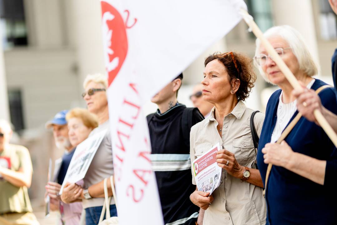 Protestas dėl Lietuvos gyventojų genocido ir rezistencijos tyrimų centro reformos