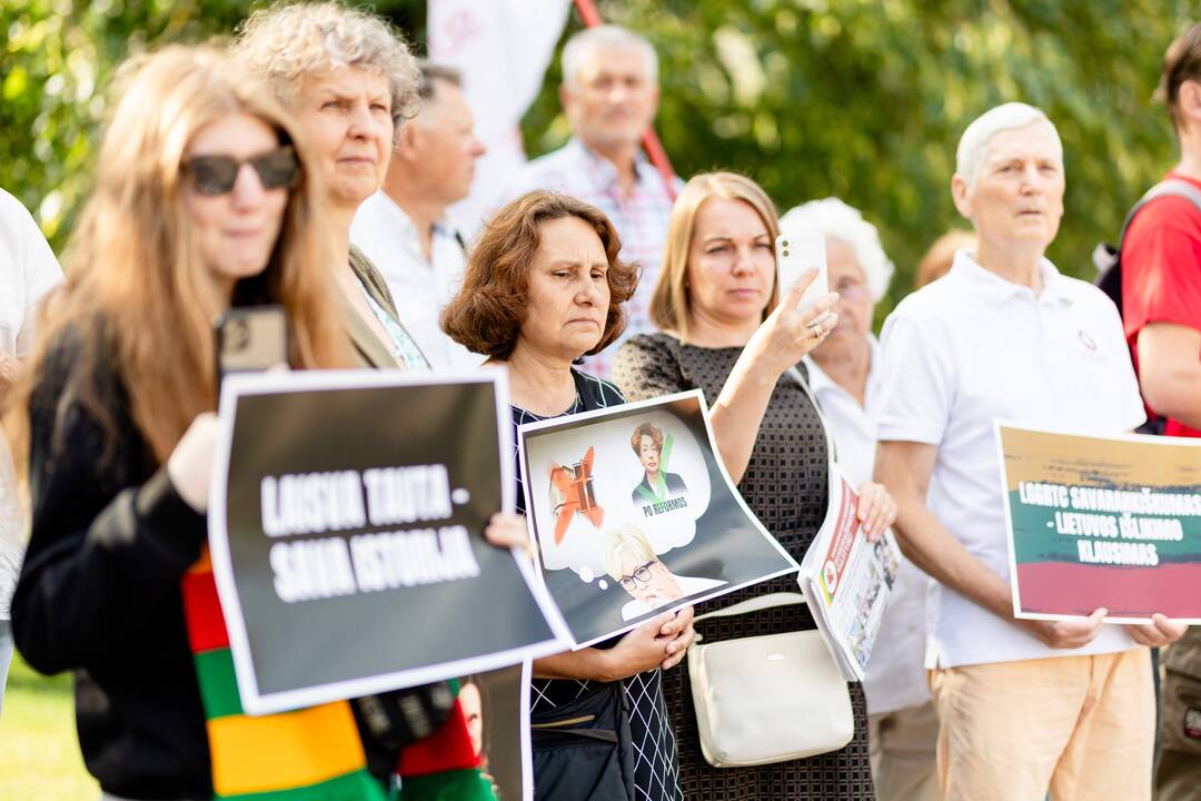 Protestas dėl Lietuvos gyventojų genocido ir rezistencijos tyrimų centro reformos