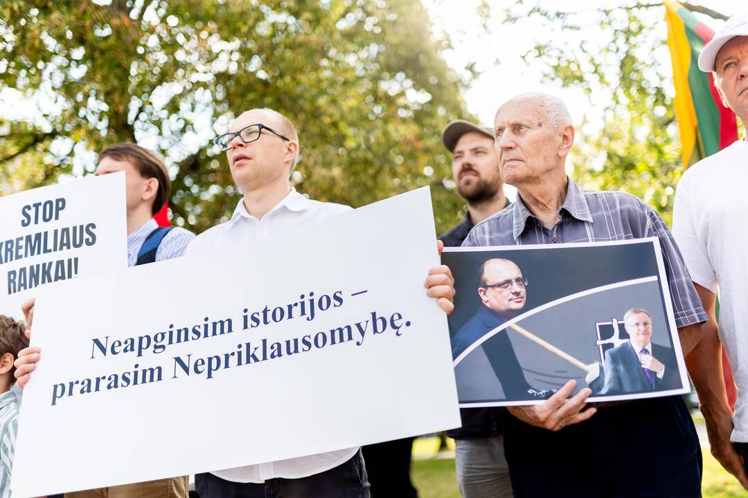 Protestas dėl Lietuvos gyventojų genocido ir rezistencijos tyrimų centro reformos