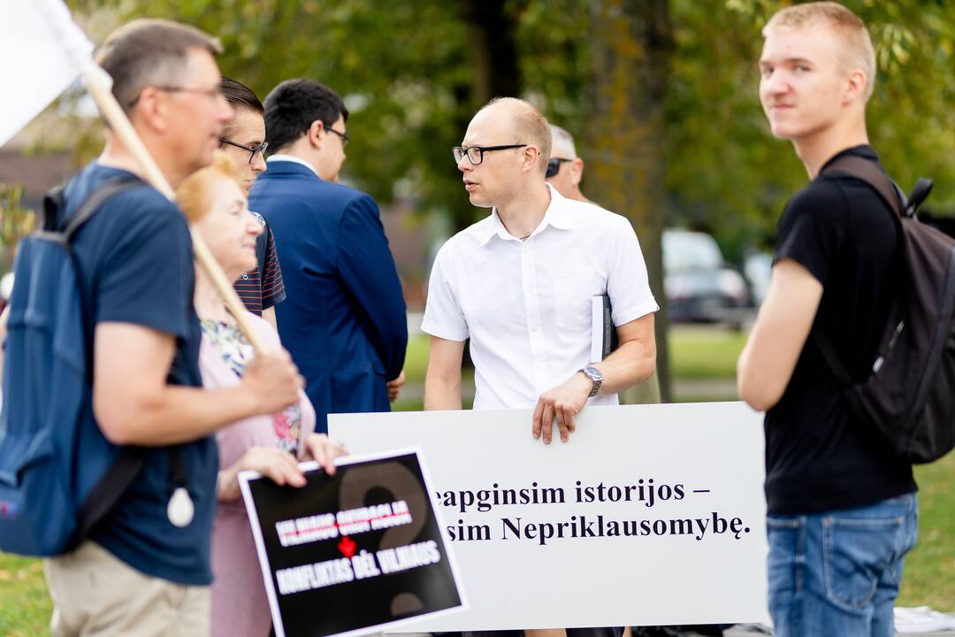Protestas dėl Lietuvos gyventojų genocido ir rezistencijos tyrimų centro reformos