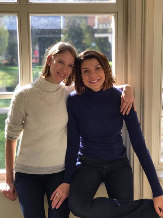 Simona Liukaitytė (kairėje) su seserimi Karolina
